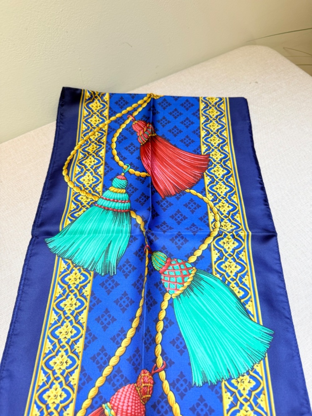 Vintage Avon 1989 Long Tassel Scarf Made in Italy New in Package - Picture 3 of 10